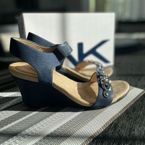 ANNE KLEIN SPORTS aklacyann navy wedge sandal